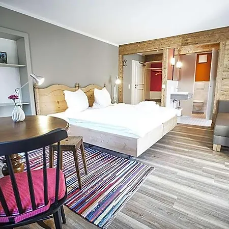 Zum Schleif Bed & Breakfast 3*