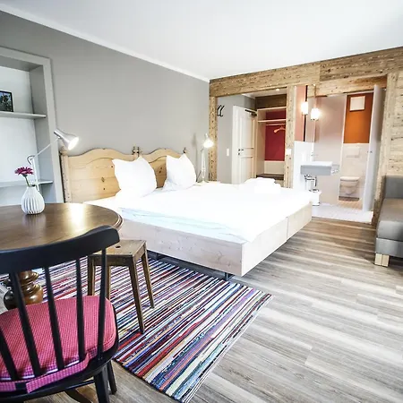 Zum Schleif Bed & Breakfast 4*