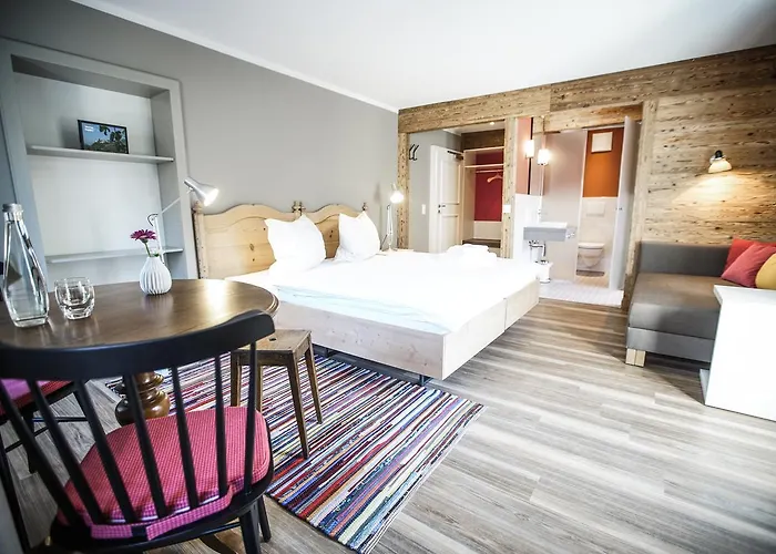 Zum Schleif Bed & Breakfast 3*