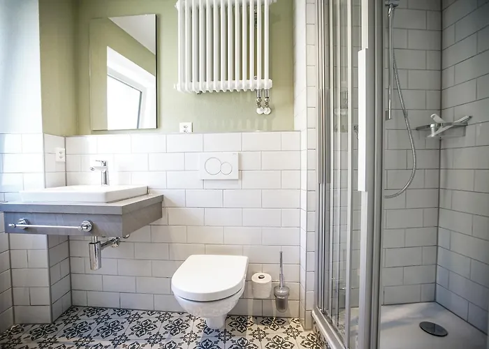 לינה וארוחת בוקר Zum Schleif 3*