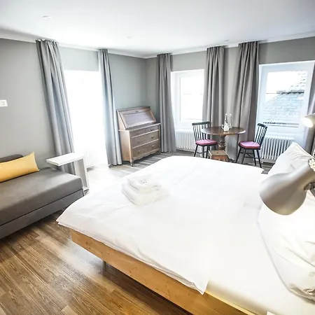 Alojamento de Acomodação e Pequeno-almoço Zum Schleif 3*