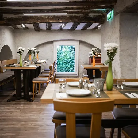 Zum Schleif Bed & Breakfast 3*